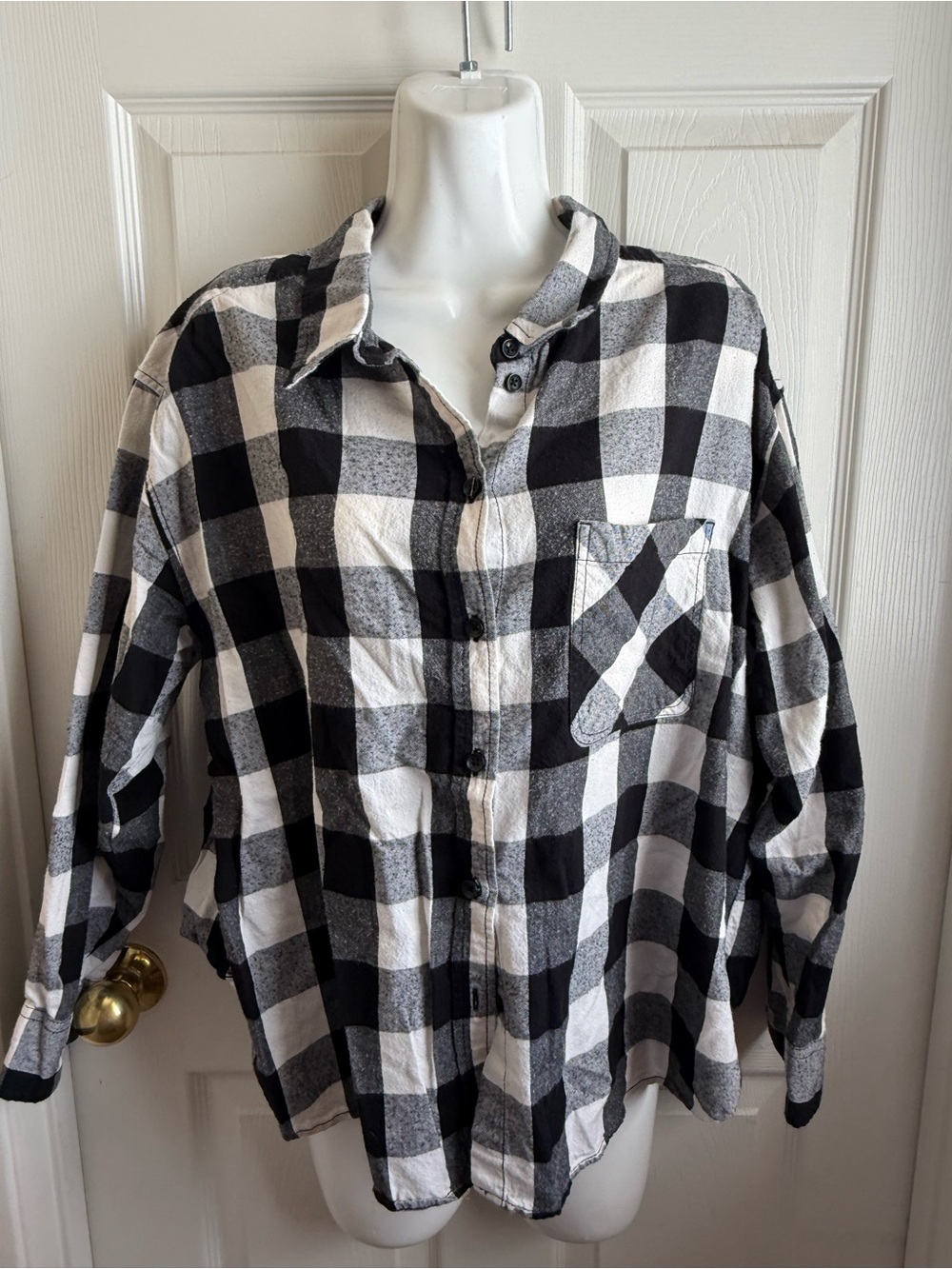 Time and Tru Black and White Plaid Button-Down Shirt